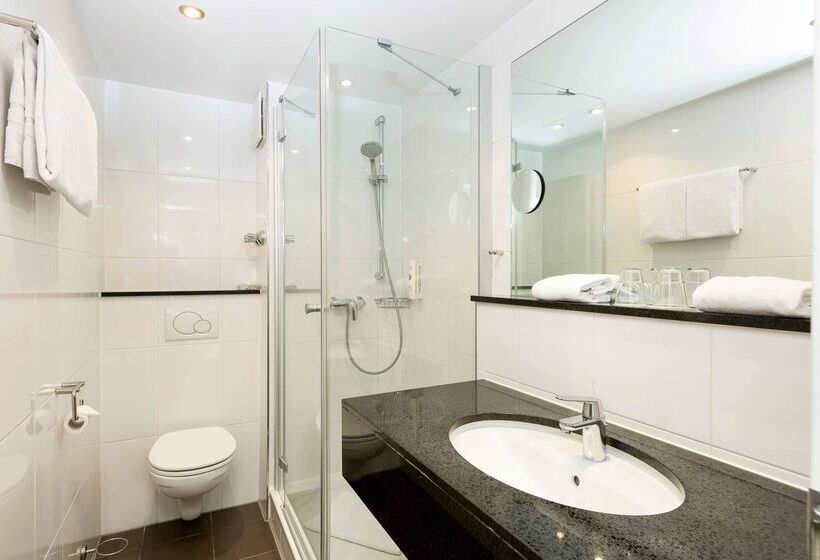 Отель Ramada By Wyndham München Airport