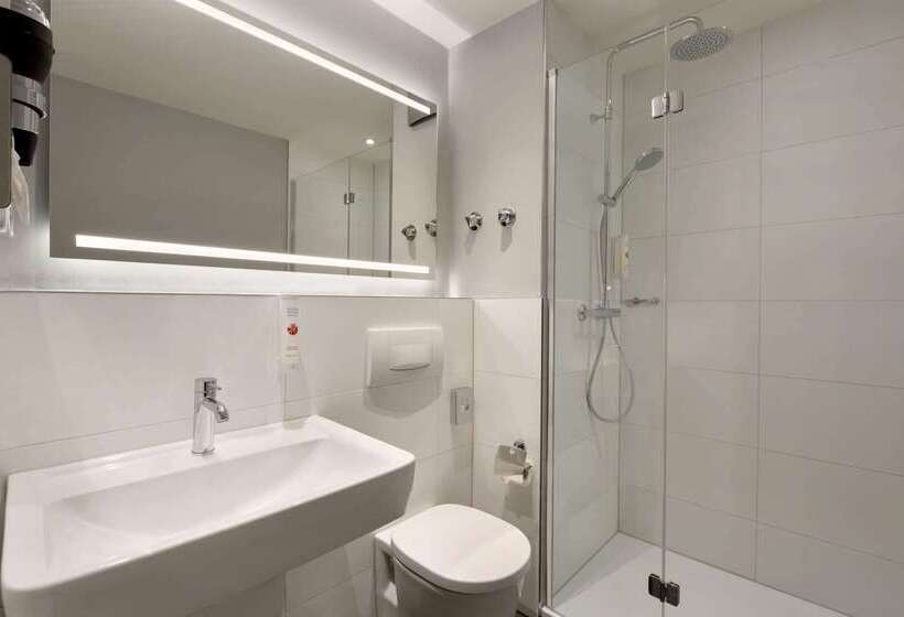 Отель Ramada By Wyndham München Airport