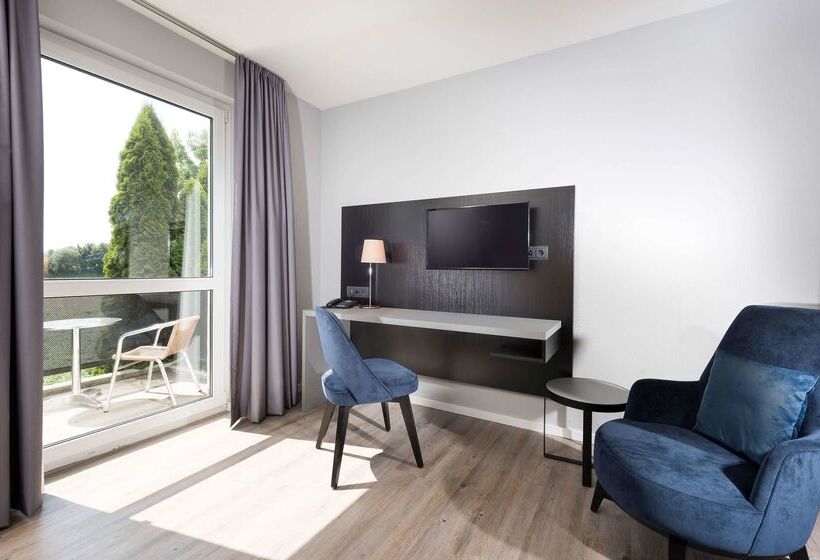 Отель Ramada By Wyndham München Airport