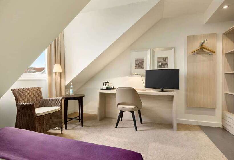 Отель Ramada By Wyndham München Airport