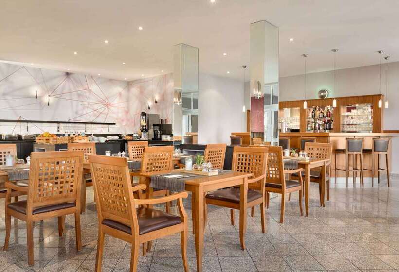 Отель Ramada By Wyndham München Airport