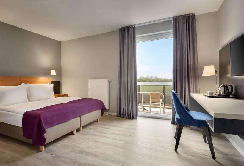 Отель Ramada By Wyndham München Airport