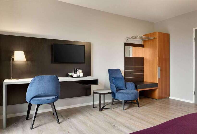 Отель Ramada By Wyndham München Airport