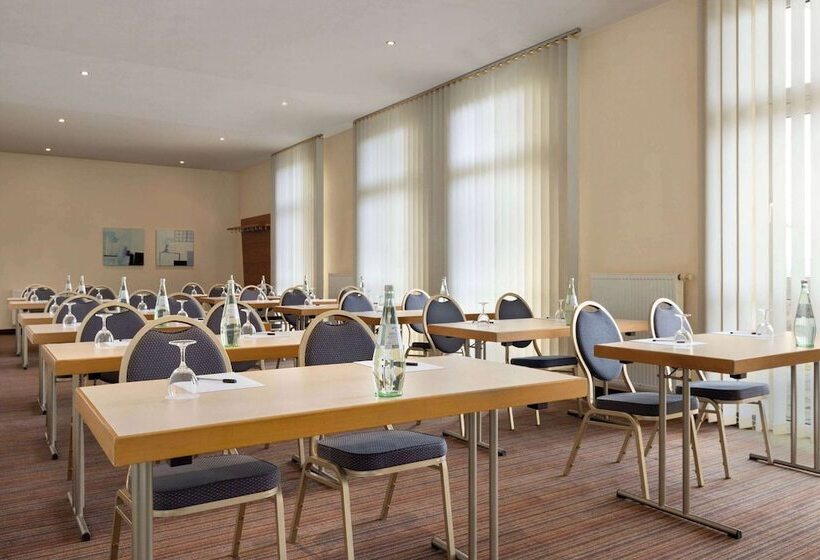 Отель Ramada By Wyndham München Airport