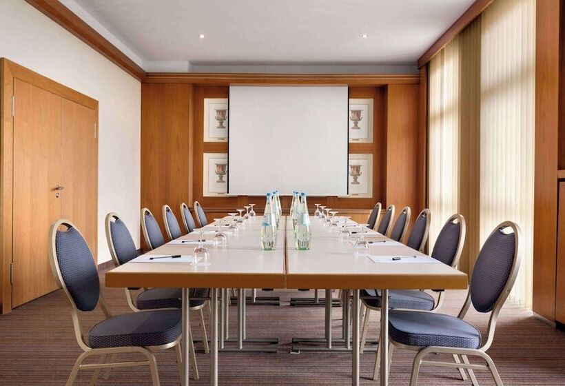 Отель Ramada By Wyndham München Airport