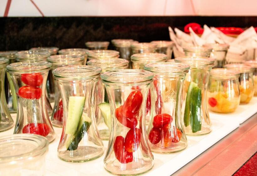 Отель Ramada By Wyndham München Airport