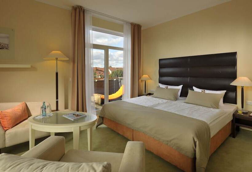 Отель Resort Mark Brandenburg & Fontane Therme