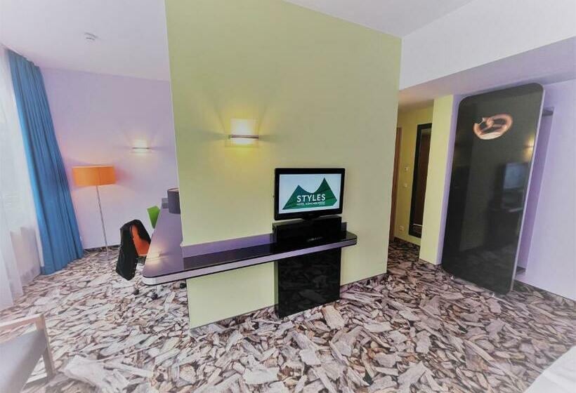 هتل Styles München Ost Messe