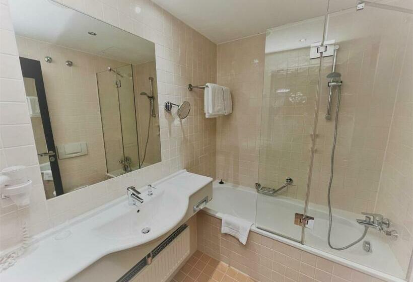 هتل Styles München Ost Messe