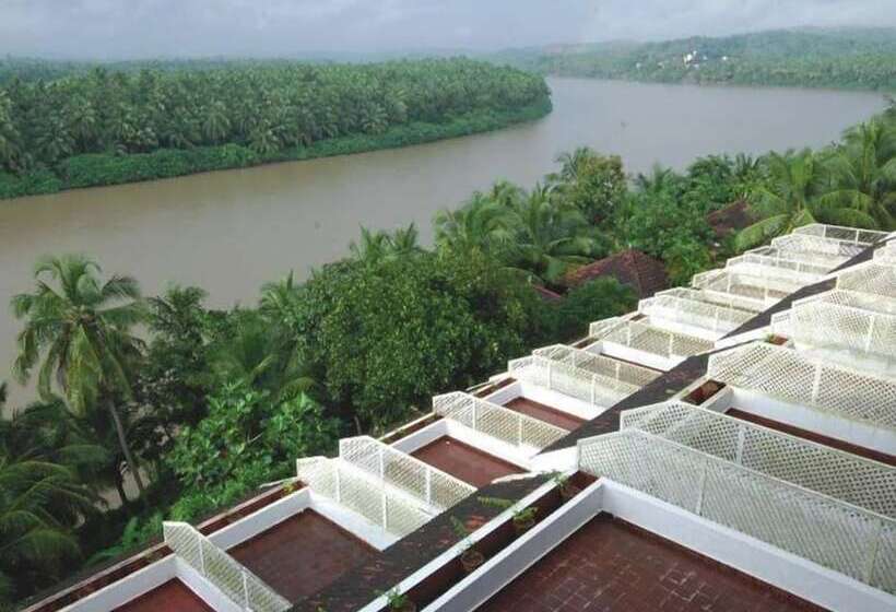 Отель The Raviz Kadavu