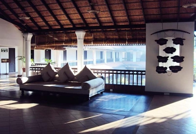 Отель The Raviz Kadavu