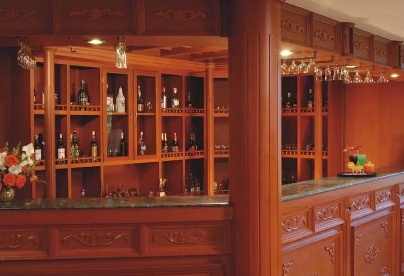 Отель The Raviz Kadavu