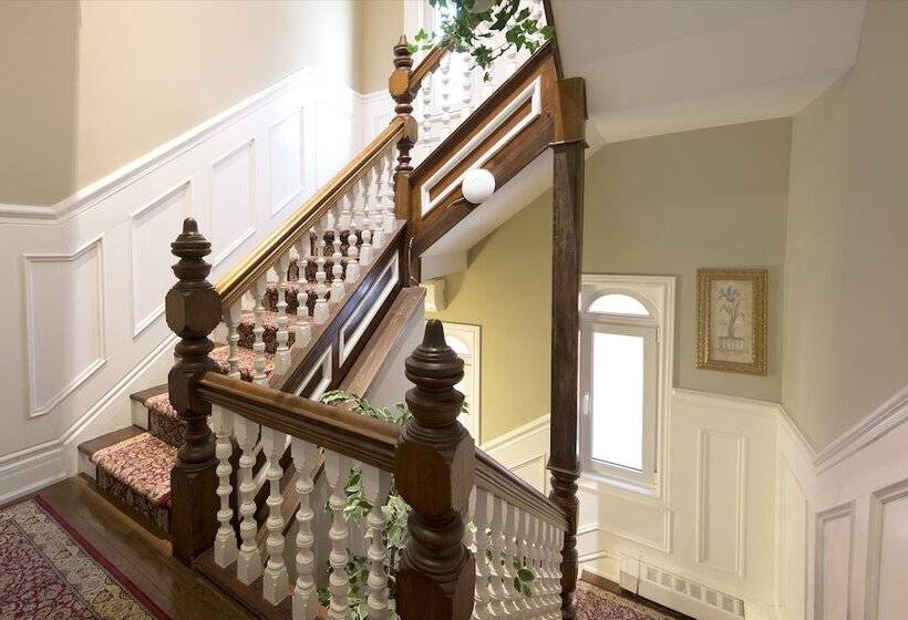 בית מלון כפרי Victoria's Mansion Guest House