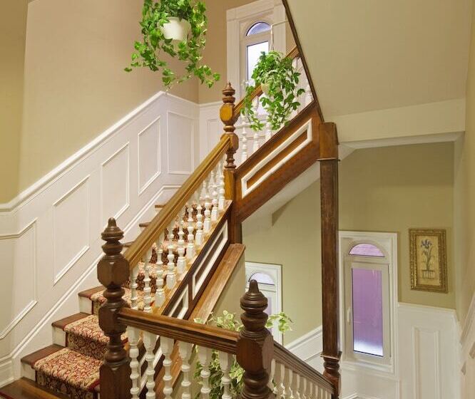 בית מלון כפרי Victoria's Mansion Guest House