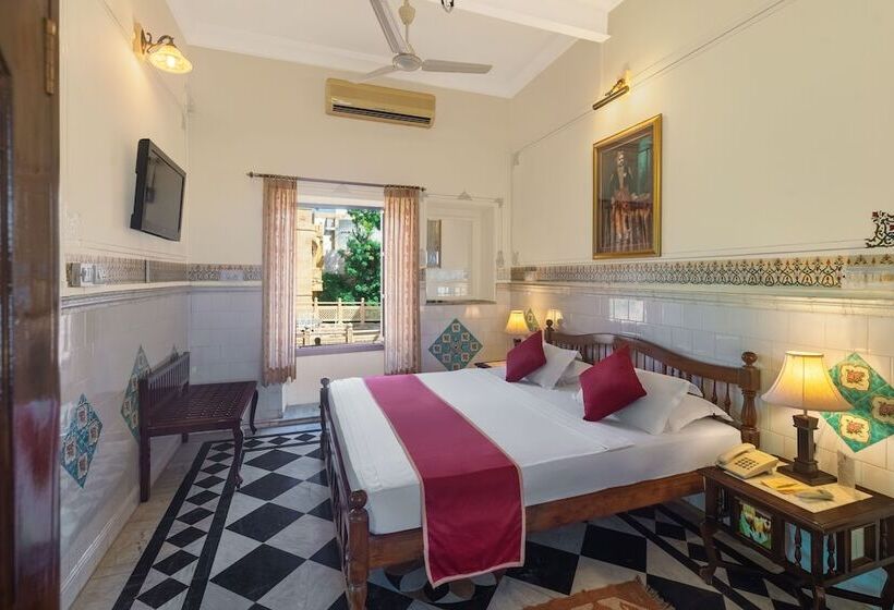 هتل Welcomheritage Mandir Palace