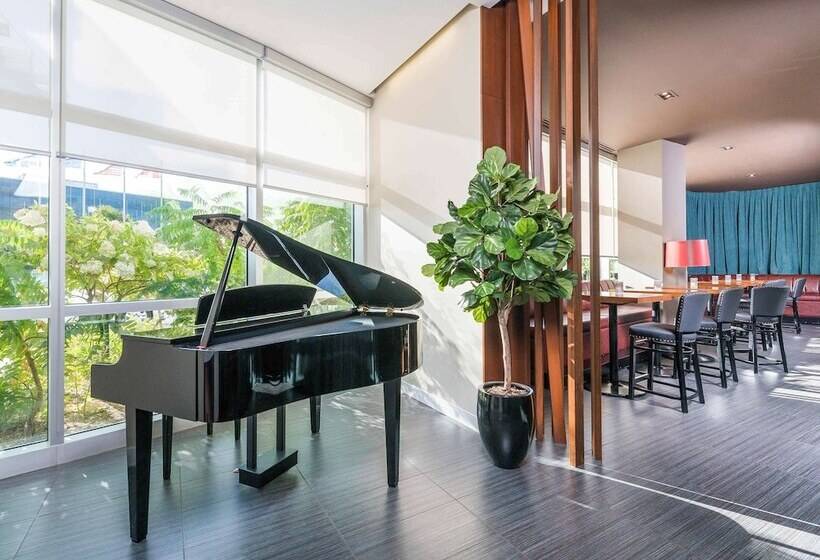 Novotel Montreal Aeroport