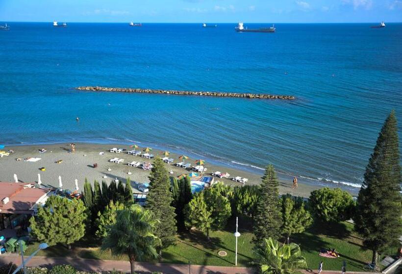 Pier Beach Hotel Apartments