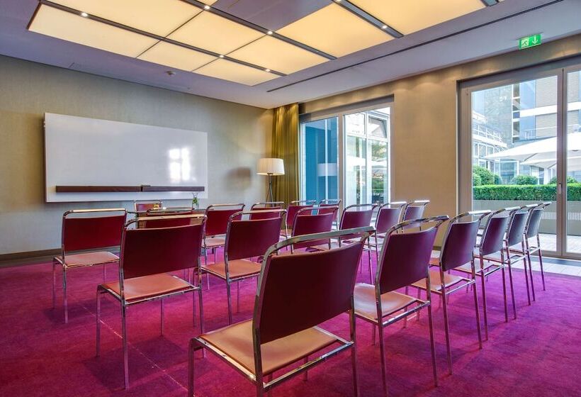 Radisson Blu Media Harbour Hotel, Düsseldorf