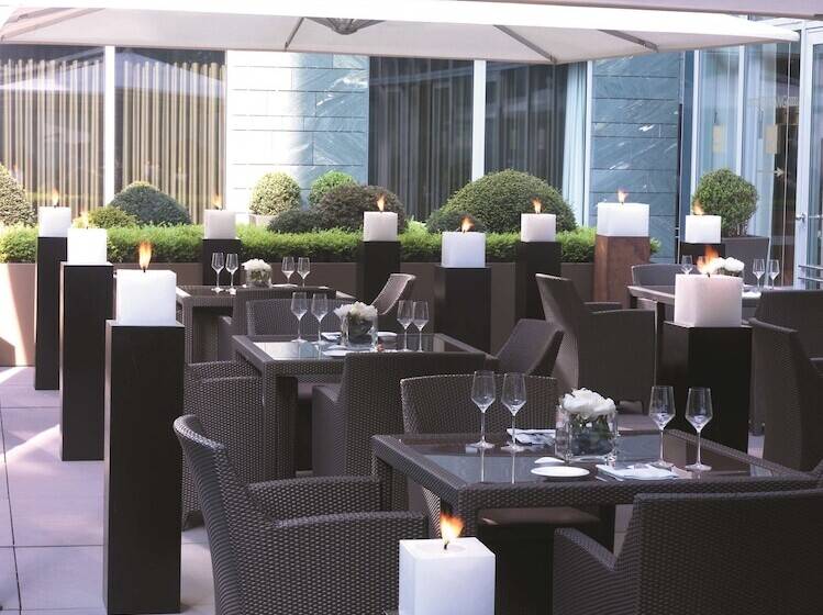 Radisson Blu Media Harbour Hotel, Düsseldorf
