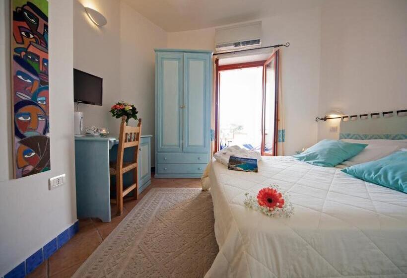 Bue Marino Hotel & Cocktail Bar