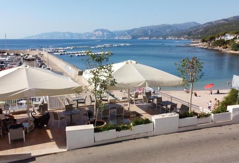 Bue Marino Hotel & Cocktail Bar