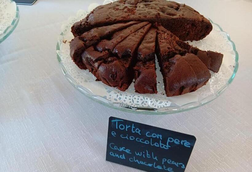 Bue Marino Hotel & Cocktail Bar