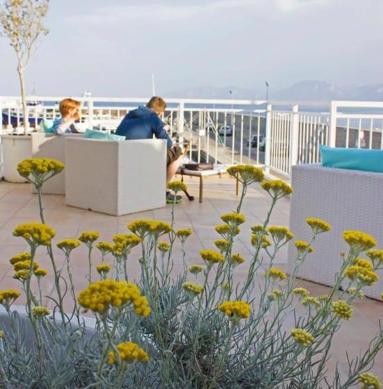 Bue Marino Hotel & Cocktail Bar