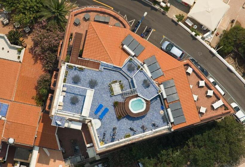 Bue Marino Hotel & Cocktail Bar