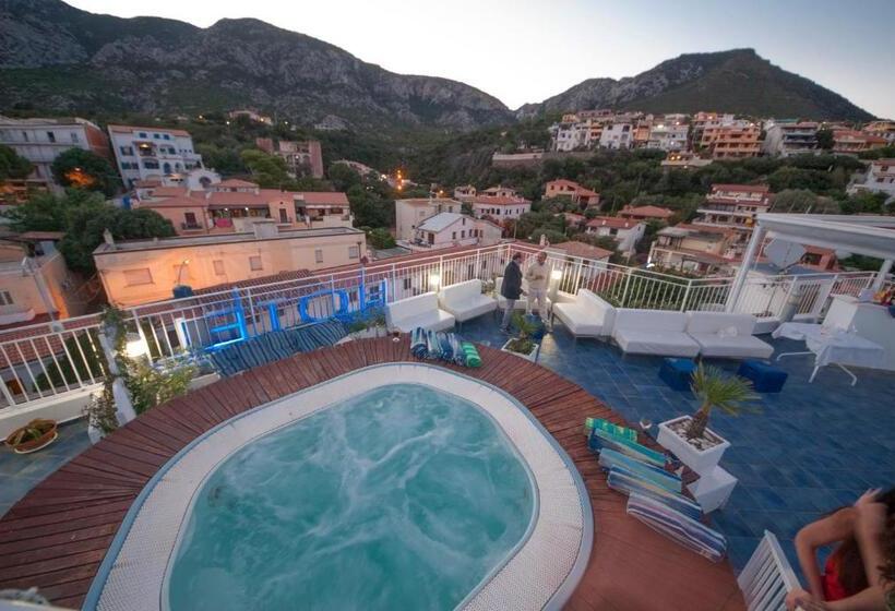 Bue Marino Hotel & Cocktail Bar