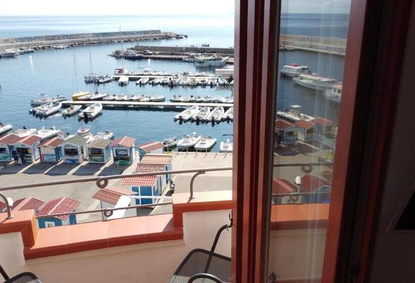 Bue Marino Hotel & Cocktail Bar