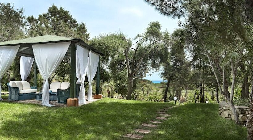 Cala Ginepro Hotel Resort