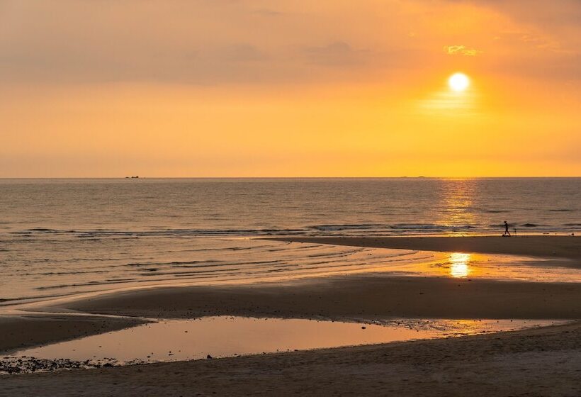 酒店 Aana Resort & Spa