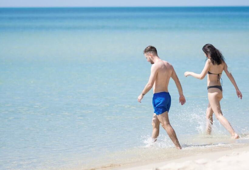 هتل Aana Resort & Spa