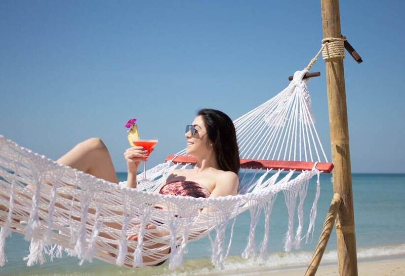 酒店 Aana Resort & Spa