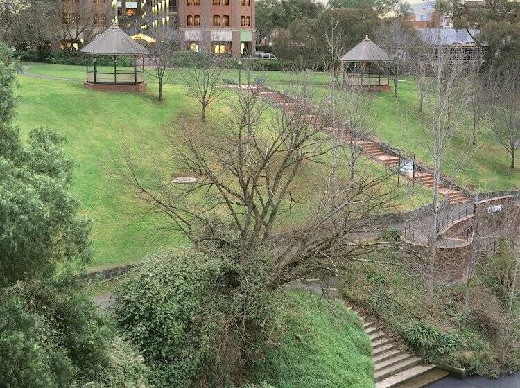 Amora Hotel Riverwalk Melbourne