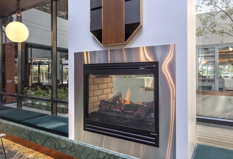 Amora Hotel Riverwalk Melbourne