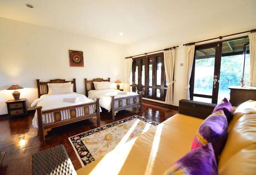 호텔 Baan Nam Ping Riverside Homestay