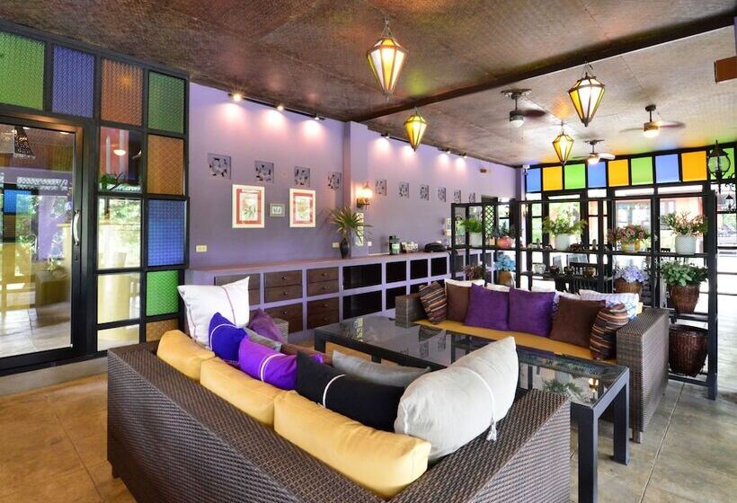 호텔 Baan Nam Ping Riverside Homestay