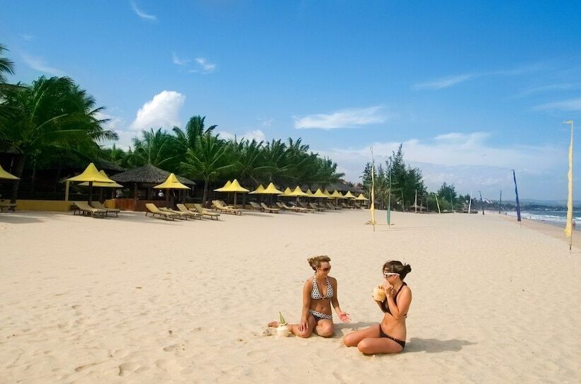 هتل Coco Beach Resort