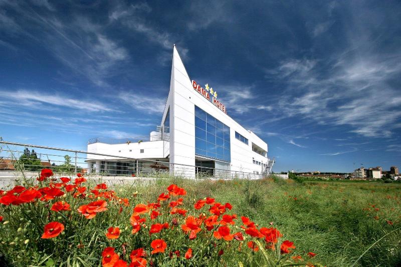 Отель Dama