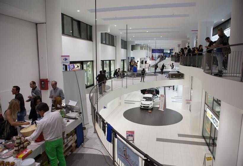 בית מלון כפרי Express Aosta East