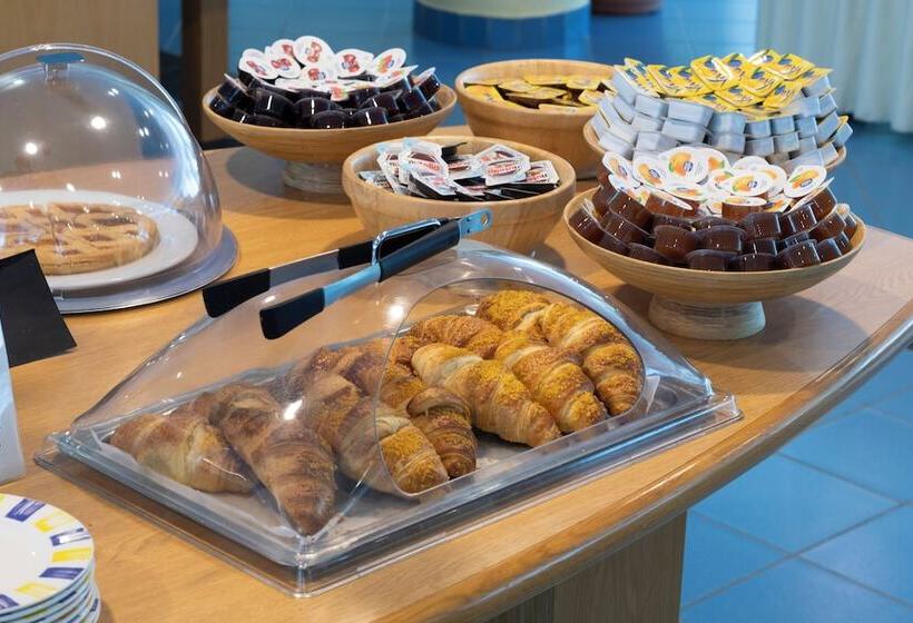 בית מלון כפרי Express Aosta East