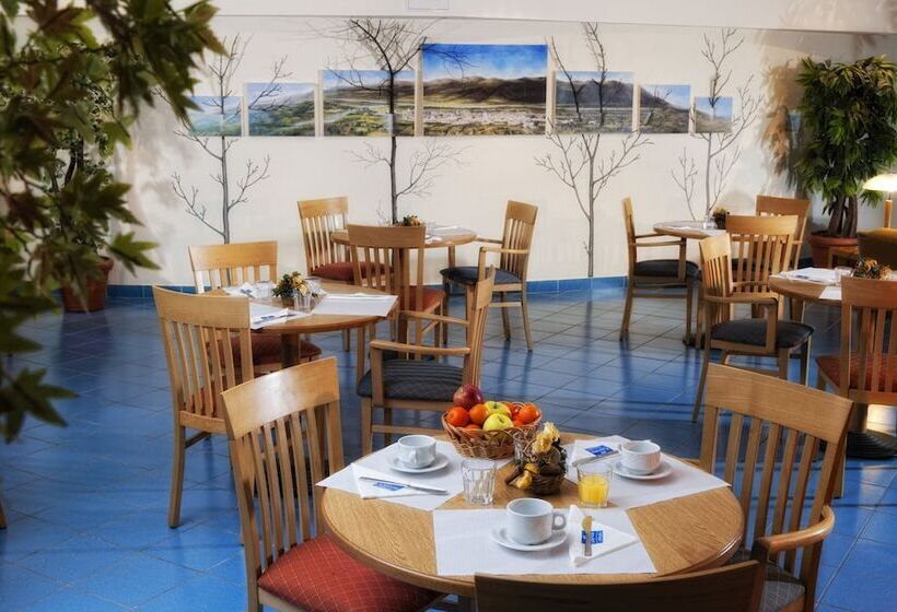 בית מלון כפרי Express Aosta East