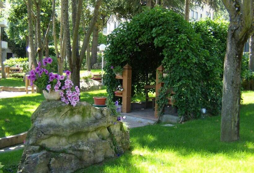 בית מלון כפרי Falco D'oro