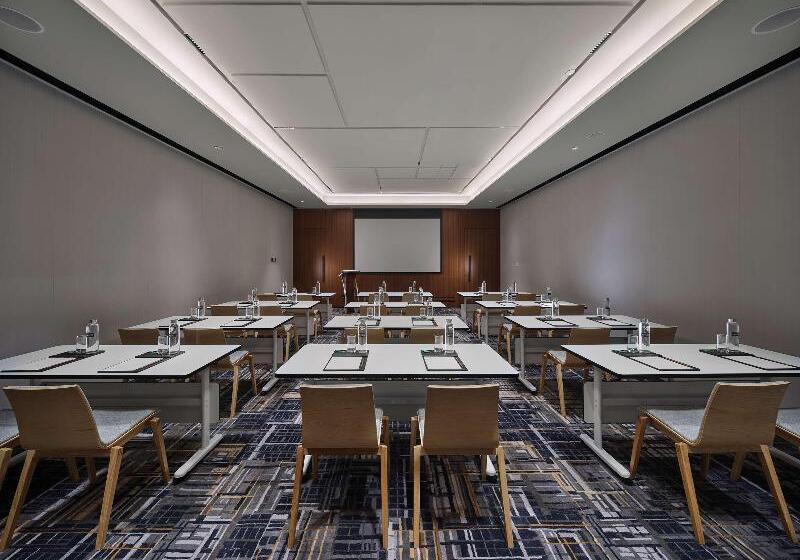 هتل Hilton Garden Inn Guangzhou Tianhe