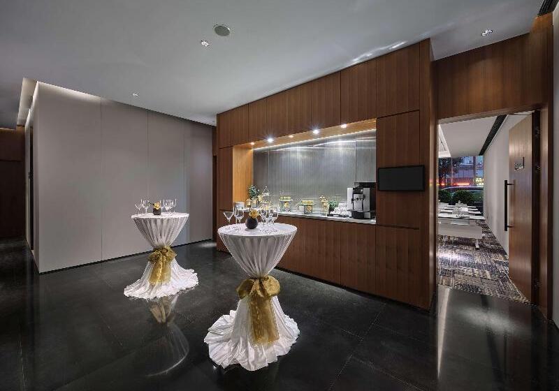 هتل Hilton Garden Inn Guangzhou Tianhe