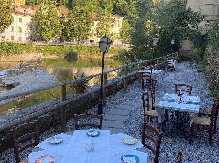 בית מלון כפרי La Corona Bagni Di Lucca