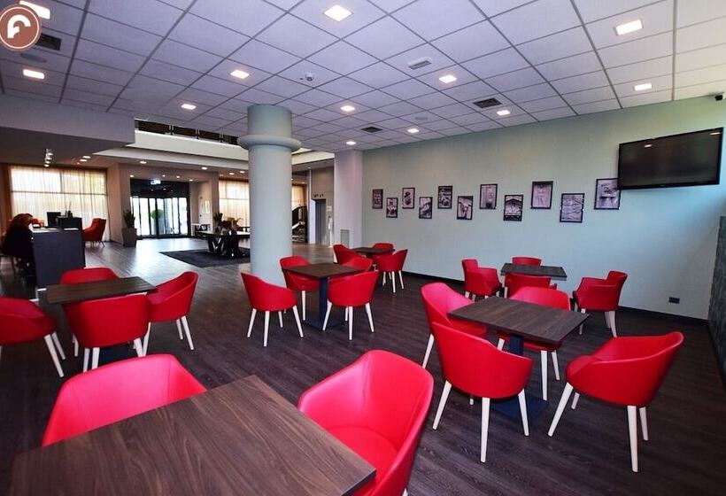 בית מלון כפרי Ferretti Majestichouse