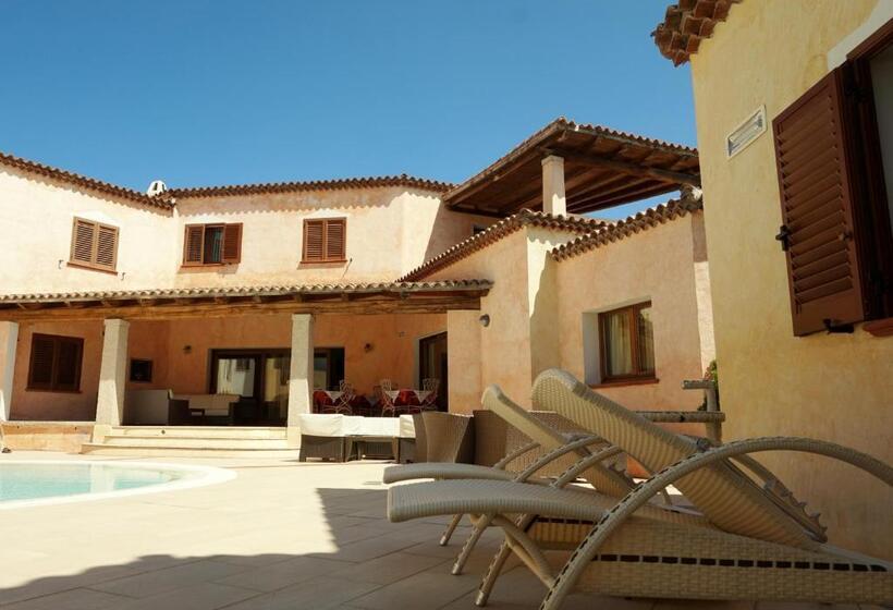 Отель Monti Di Mola