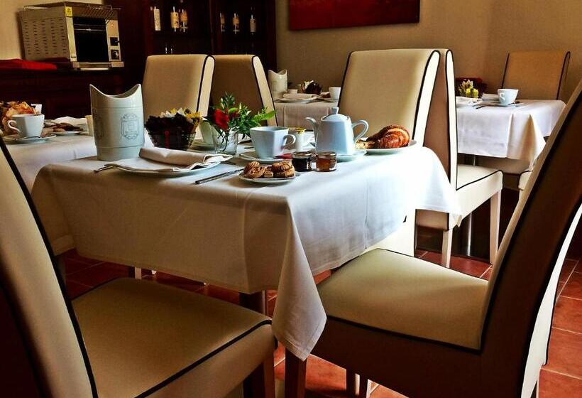 Отель Monti Di Mola